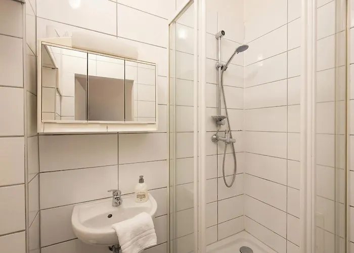 דירה 15-min To Center, Budget-friendly 1br וינה